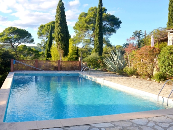 8 Bedroom Villa/House in Lorgues 10