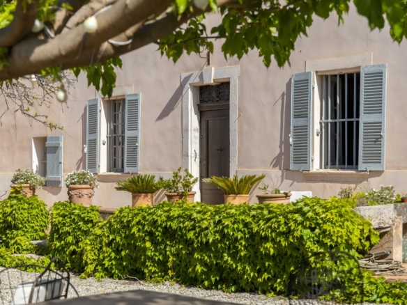 Castle/Estates in Ollioules 30