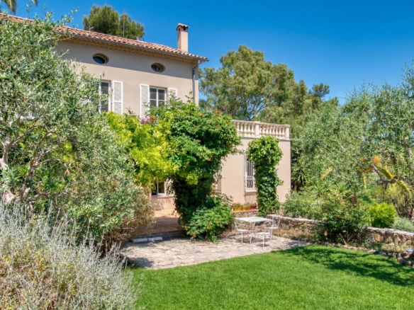 4 Bedroom Villa/House in Mougins 22