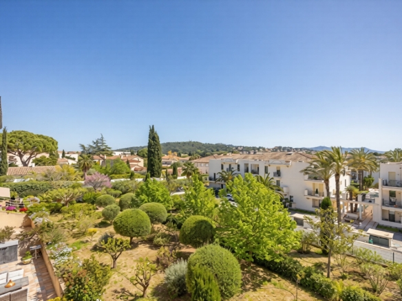 2 Bedroom Apartment in Sanary Sur Mer 14