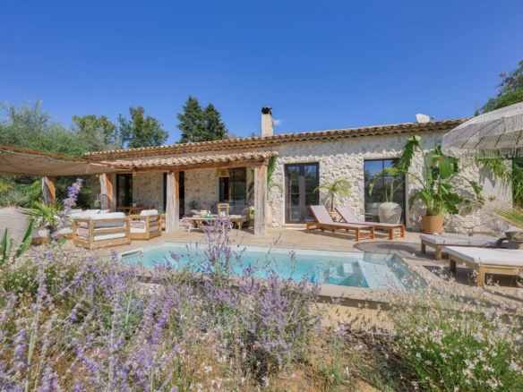 4 Bedroom Villa/House in Tourrettes Sur Loup 18