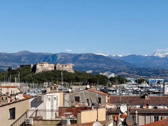 2 Bedroom Apartment in Antibes 8