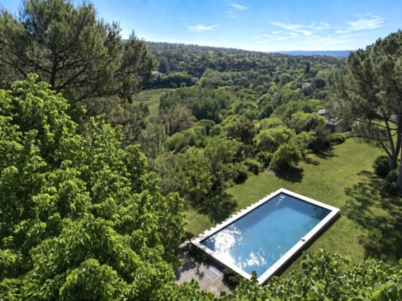 5 Bedroom Villa/House in Uzes 4