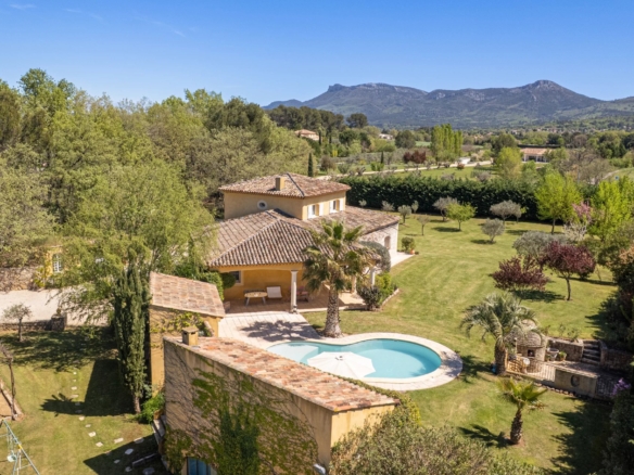 6 Bedroom Villa/House in Trets 12