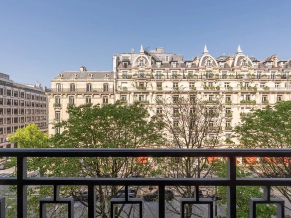 1 Bedroom Apartment in Paris 8th (Golden Triangle - Parc Monceau) 14