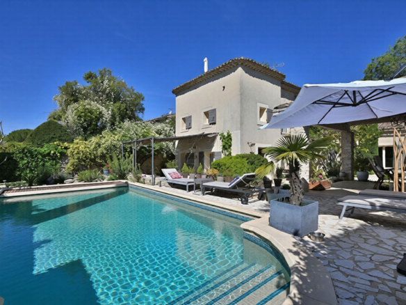 Image of a luxury villa in France with a beautiful private swimming pool in the foreground.