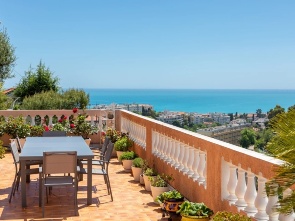 3 Bedroom Apartment in Nice 18