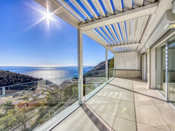 4 Bedroom Villa/House in Eze 24