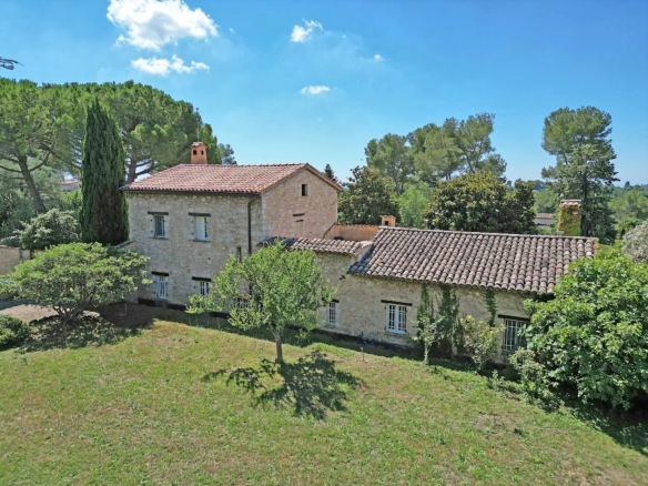 7 Bedroom Villa/House in Le Rouret 20