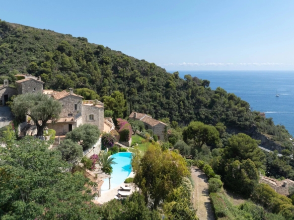 7 Bedroom Villa/House in Eze 22