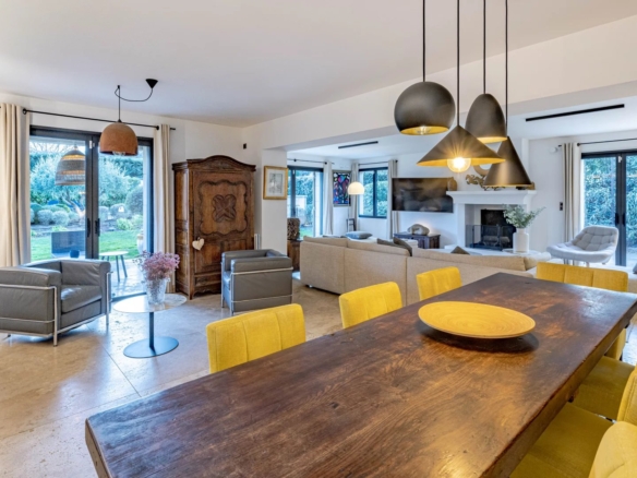 4 Bedroom Villa/House in Eygalieres 14