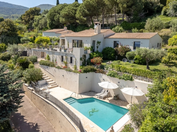 4 Bedroom Villa/House in Tourrettes Sur Loup 18