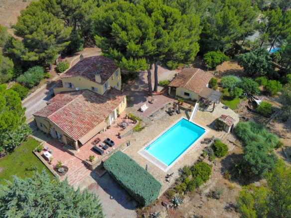 Villa/House For Sale in La Cadiere D Azur 20