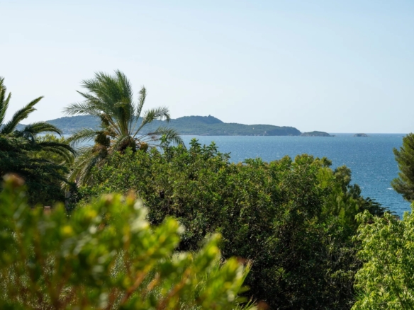 4 Bedroom Villa/House in Carqueiranne 4