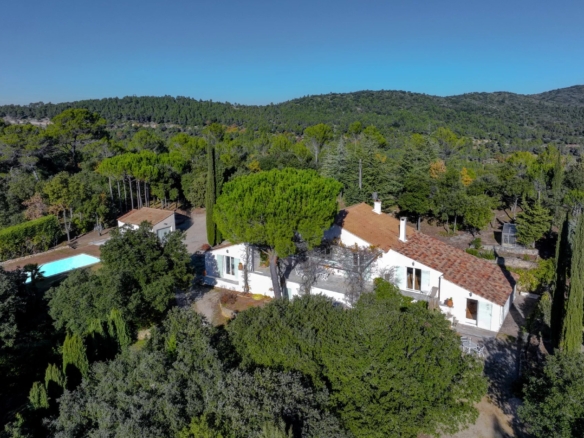 5 Bedroom Villa/House in Rognes 24