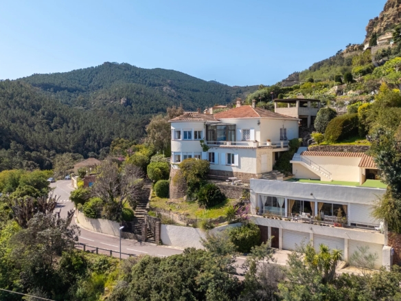 6 Bedroom Villa/House in Theoule Sur Mer 32