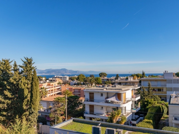 2 Bedroom Apartment in Antibes 12
