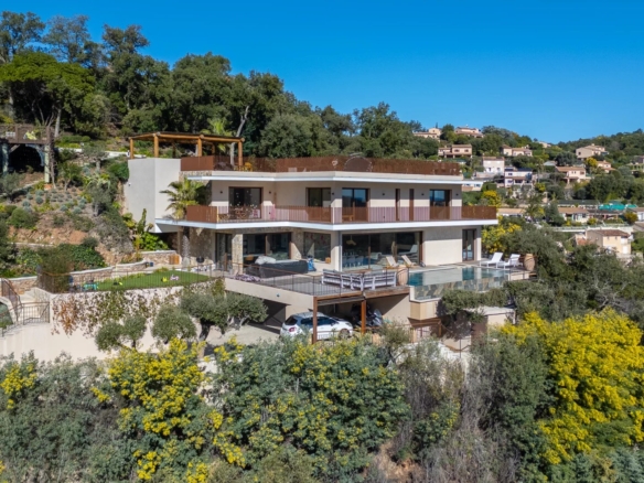 4 Bedroom Villa/House in Mandelieu La Napoule 28