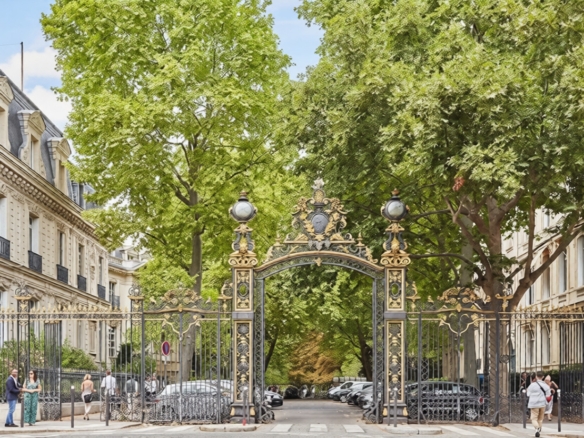 3 Bedroom Apartment in Paris 8th (Golden Triangle - Parc Monceau) 16