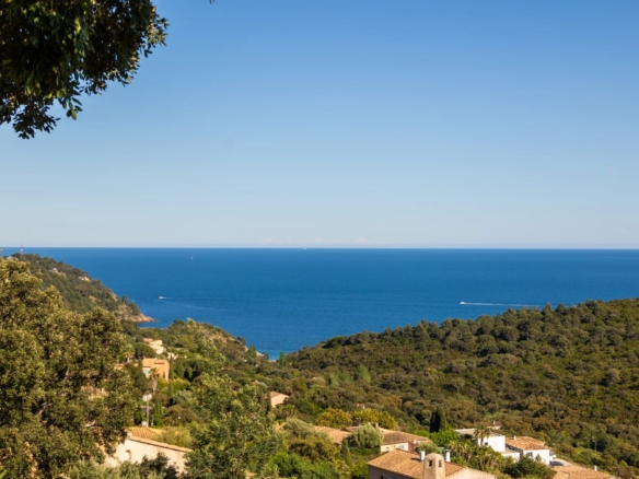 4 Bedroom Villa/House in Cavalaire Sur Mer 6