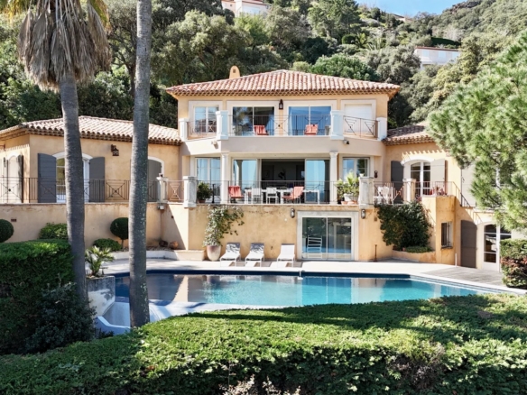 8 Bedroom Villa/House in Cavalaire Sur Mer 30