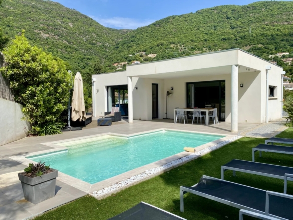 5 Bedroom Villa/House in Cavalaire Sur Mer 2