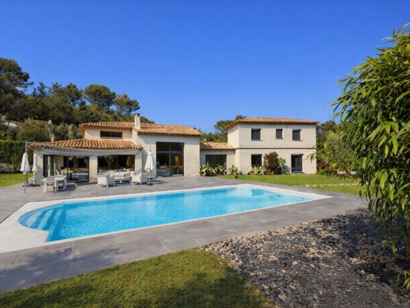 4 Bedroom Villa/House in Mougins 28