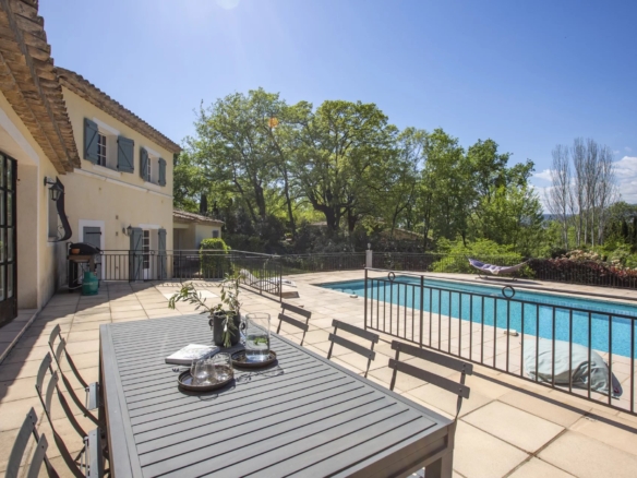 4 Bedroom Villa/House in Chateauneuf Grasse 2