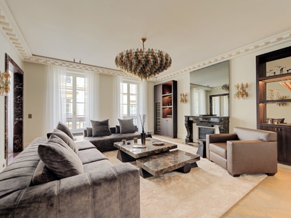 3 Bedroom Apartment in Paris 1st (Louvre – Vendôme) 2