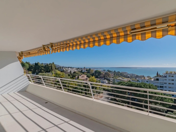 2 Bedroom Apartment in Cannes 26