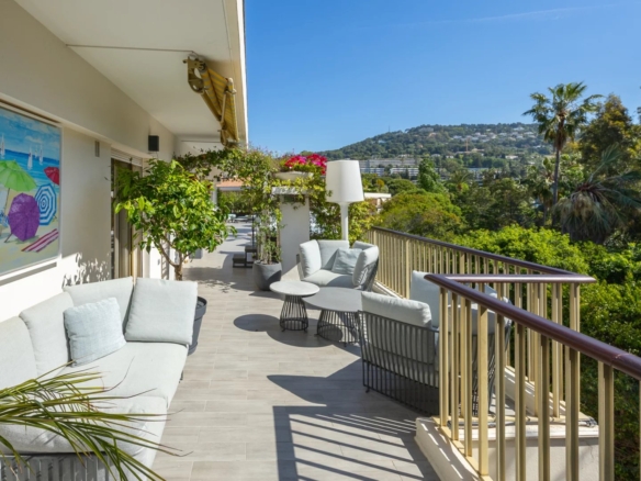 3 Bedroom Apartment in Cannes 36