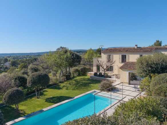 5 Bedroom Villa/House in Gordes 4