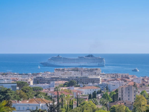 3 Bedroom Apartment in Cannes 30