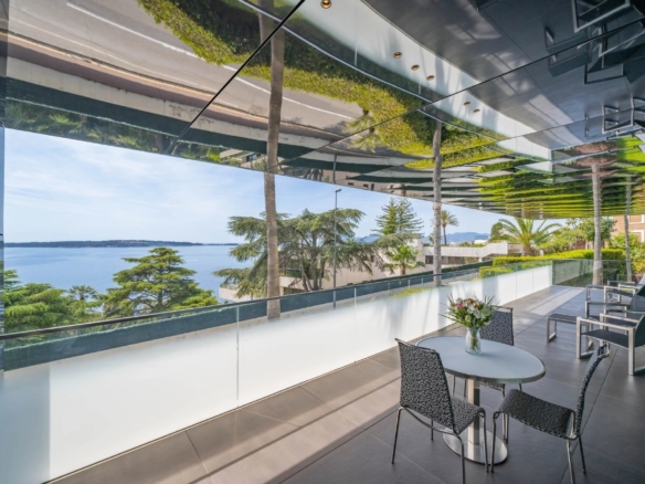 2 Bedroom Apartment in Cannes 34