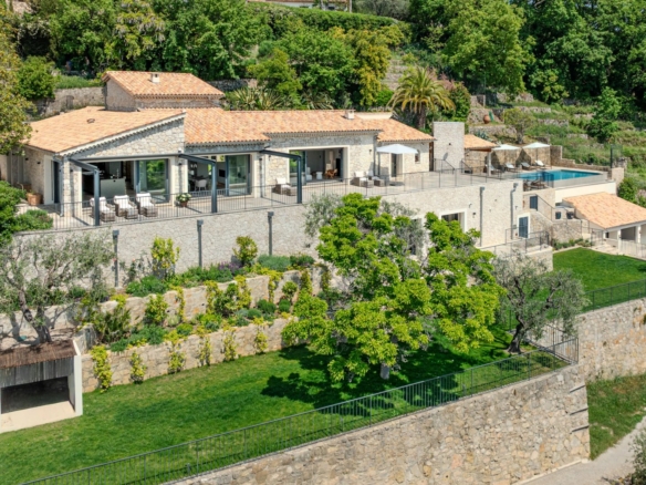 4 Bedroom Villa/House in Chateauneuf Grasse 36