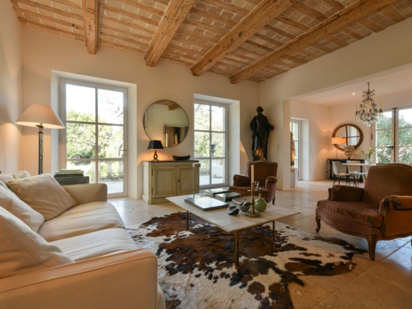 5 Bedroom Villa/House in Uzes 16