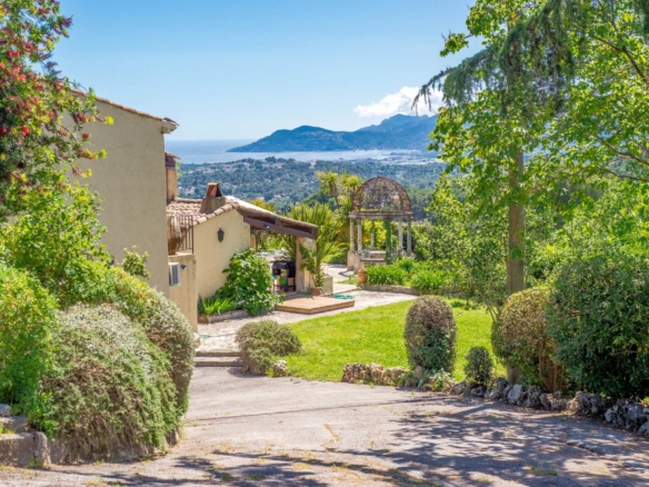 4 Bedroom Villa/House in Mougins 24