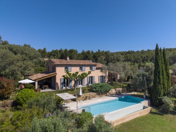 6 Bedroom Villa/House in La Cadiere D Azur 30