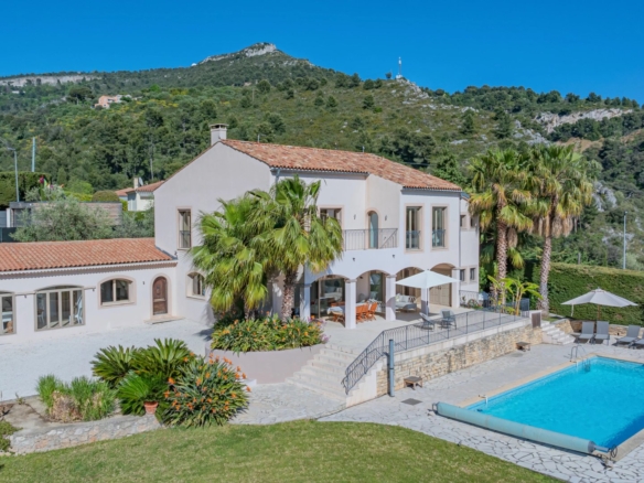 5 Bedroom Villa/House in Eze 24