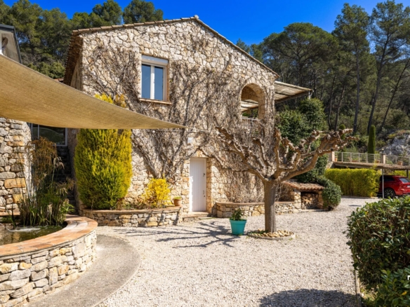 5 Bedroom Villa/House in Auriol 20