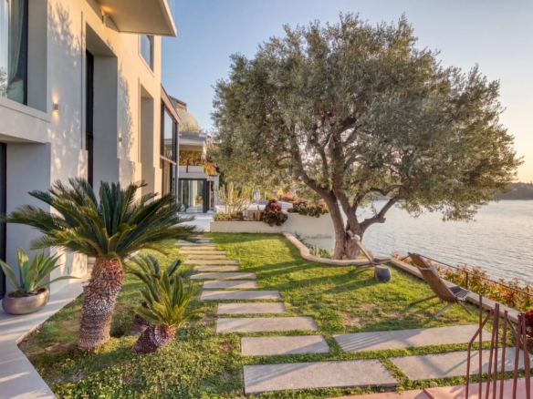 7 Bedroom Villa/House in Roquebrune Cap Martin 32