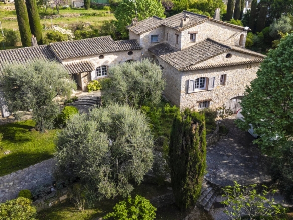 6 Bedroom Villa/House in Grasse 28