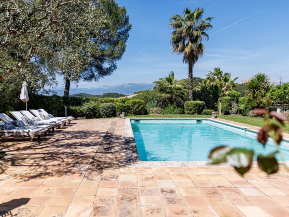 4 Bedroom Villa/House in Cannes 4