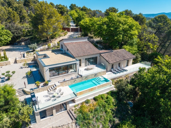 4 Bedroom Villa/House in Malemort Du Comtat 6
