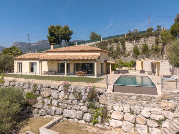 2 Bedroom Villa/House in Nice 12