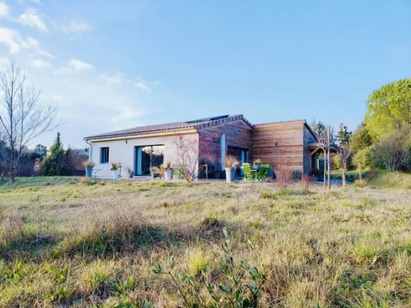 2 Bedroom Villa/House in Vaison La Romaine 30