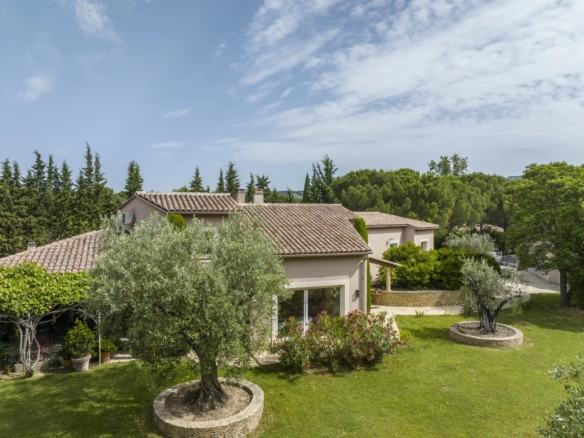 4 Bedroom Villa/House in Vaison La Romaine 2
