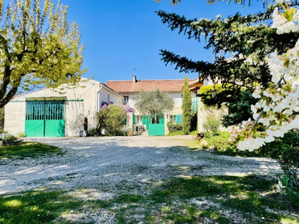 7 Bedroom Castle/Estates in St Romain En Viennois 4