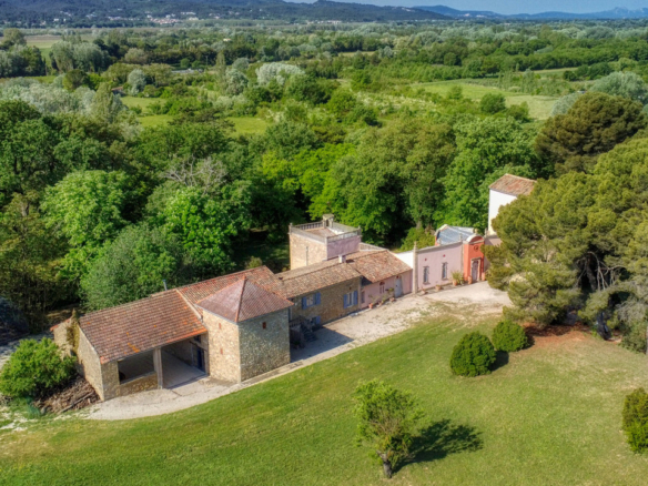 11 Bedroom Villa/House in Lourmarin 8