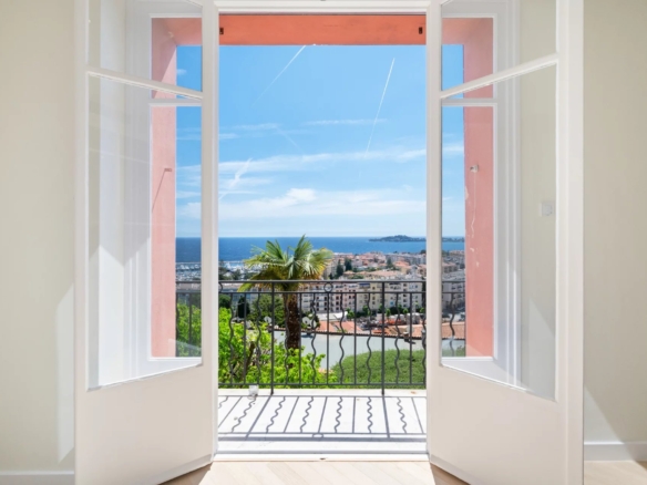 3 Bedroom Apartment in Beaulieu Sur Mer 4